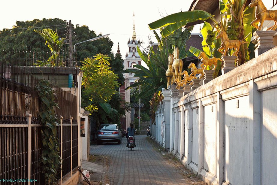 Malá ulice v Chiang Mai