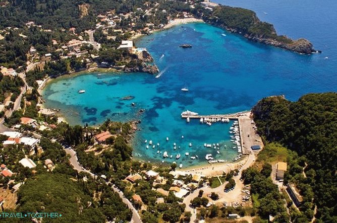 Paleokastritsa pláže na Korfu