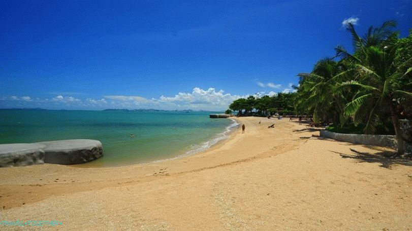 Naklua Beach v Pattaya