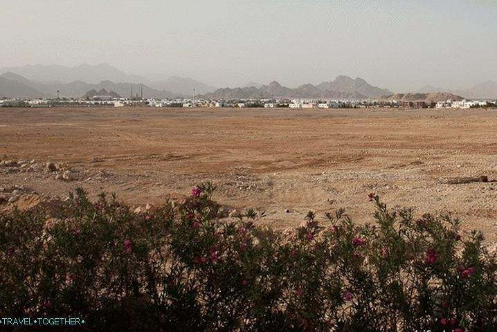 Sharm el-Sheikh. Vedle hotelu.
