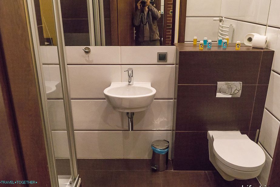 Vynikající koupelna se sprchou