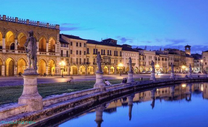 Prato della Valle - večer