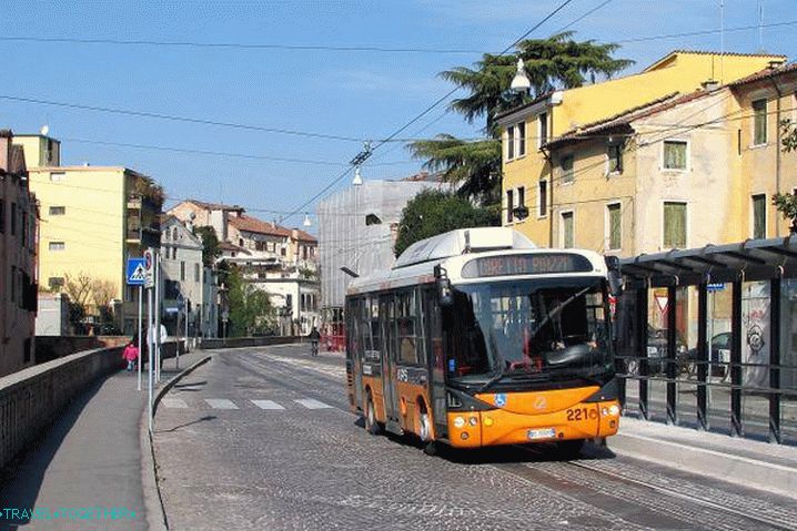 Autobus v ulicích Padovy