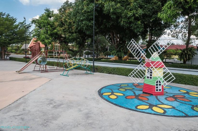 Malé hřiště na území