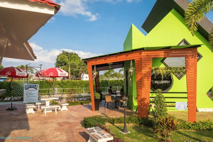 Inverted House in Pattaya - přitažlivost pro děti a selfimanov