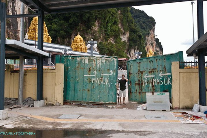 Nenápadný vstup na území Batu Caves