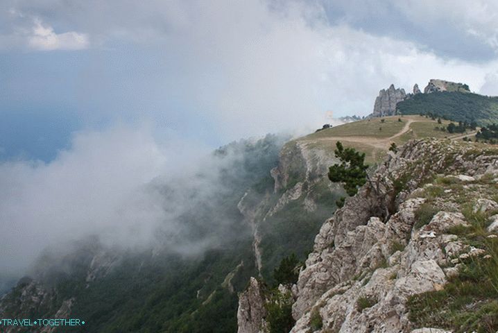Mount Ai-Petri v pozadí.