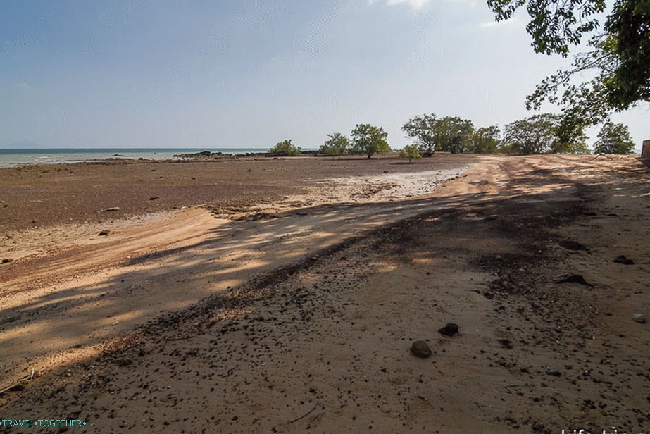 Pláž Ao Nam Mao Beach - ne pro plavání, ale pro rozjímání