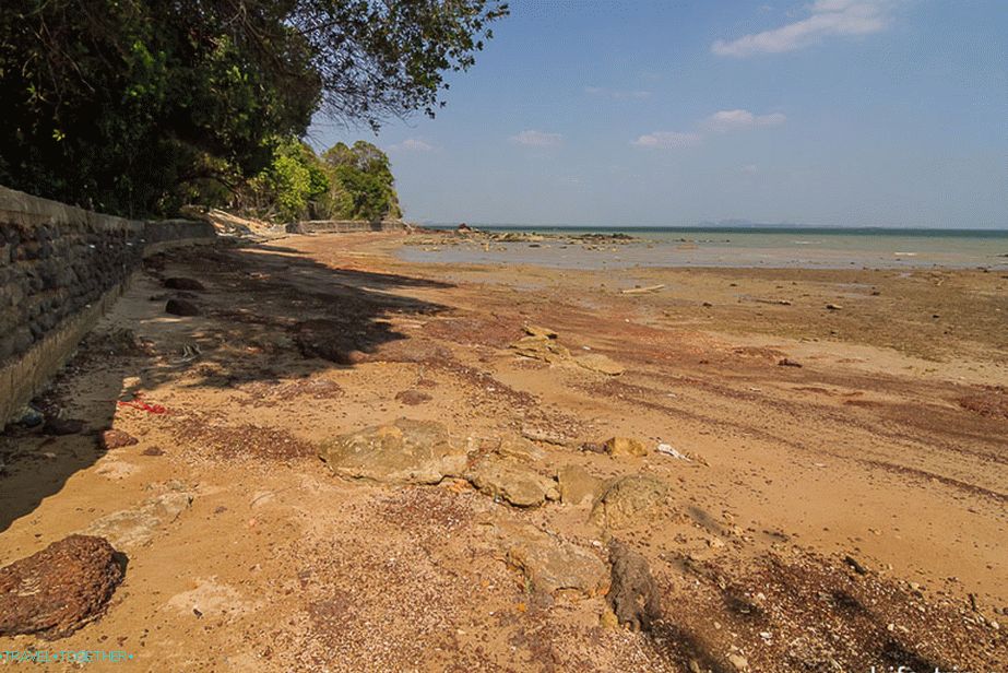 Pláž Ao Nam Mao Beach - ne pro plavání, ale pro rozjímání
