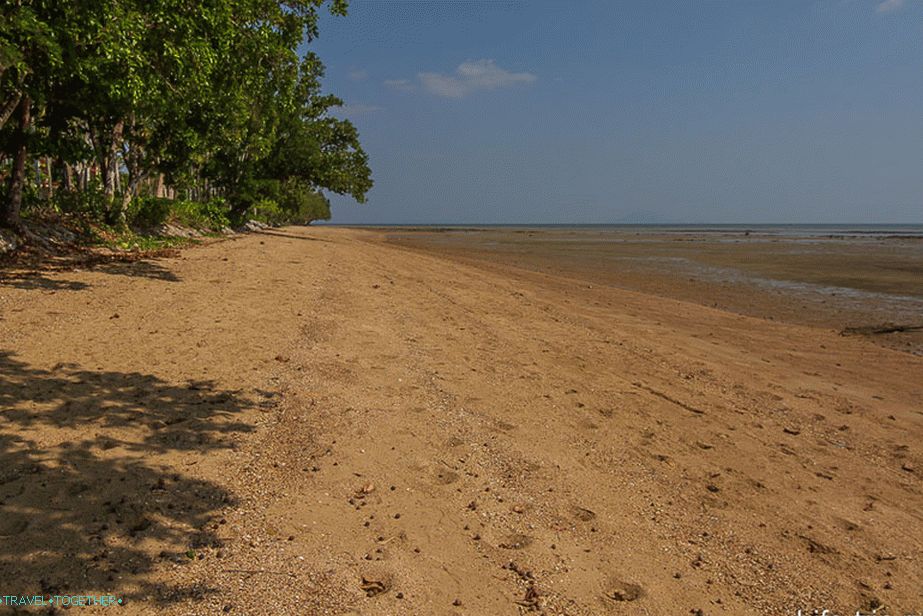 Pláž Ao Nam Mao Beach - ne pro plavání, ale pro rozjímání