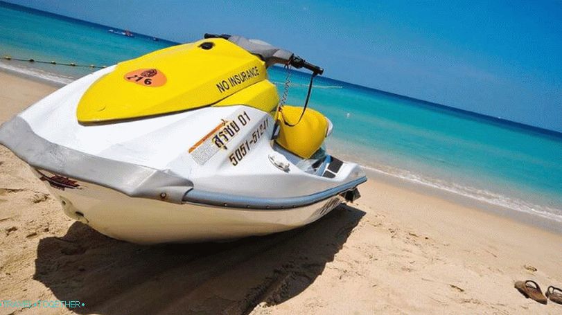 Zábava na Karon Beach v Phuketu