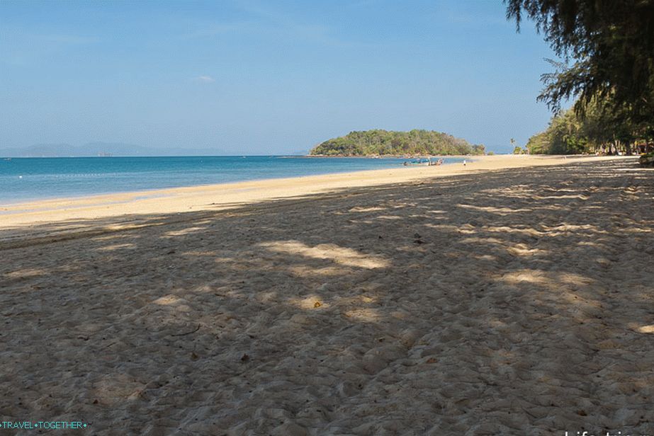 Pláž Klong Muang - tichý koutek pro seniory v Krabi