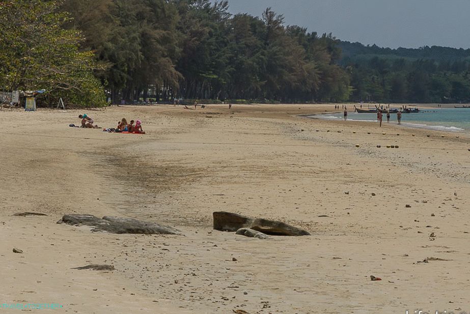 Pláž Klong Muang - tichý koutek pro seniory v Krabi