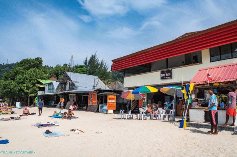 Lo Dalum Beach na ostrově Phi Phi Don je nejdelší, ale ne nejlepší