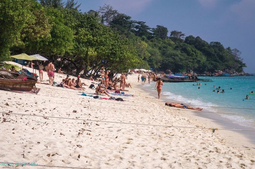 Long Beach na Phi Phi Don - standardní turistická pláž