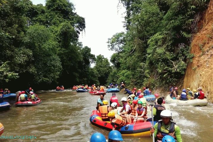 Co dělat, rafting na horské řece