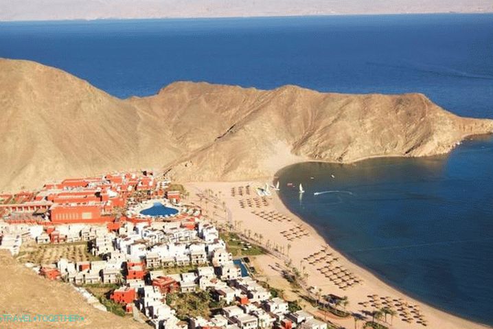 Taba, pohled na letovisko z hor