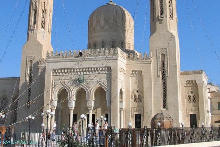 Hurghada, mešita z bílého kamene