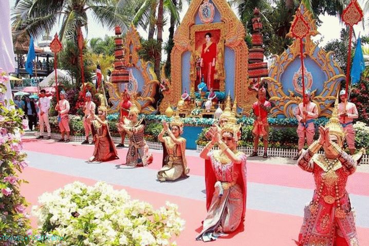 Co dělat v srpnu v Pattayi. Narozeniny královny Sirikitové.