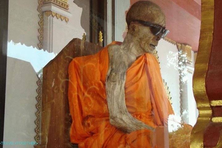 Samui, mumie v chrámu Wat Kunar