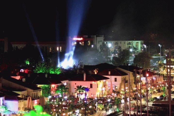 Co dělat v srpnu v Marmaris, Bar Street