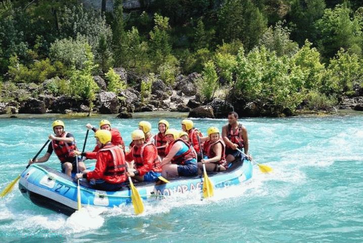 Počasí v Alanyi v červenci - rafting na řece