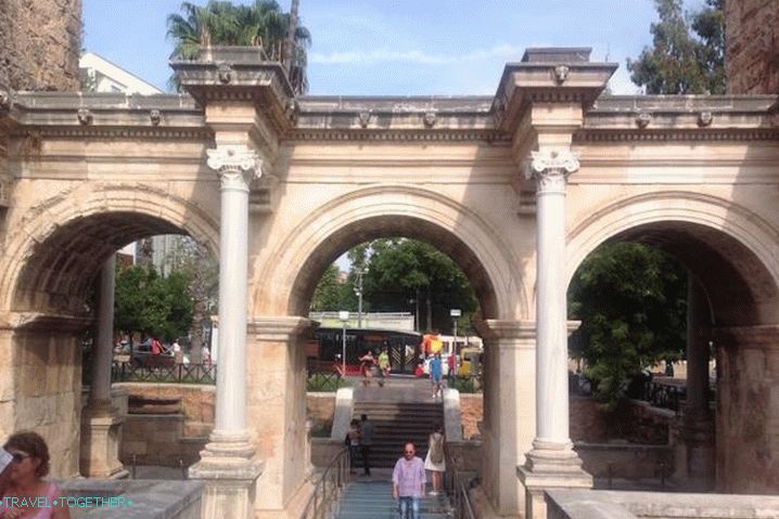 Antalya, brána Hadriána