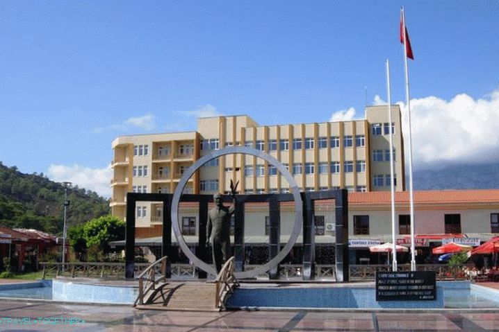 Kemer, hlavní náměstí