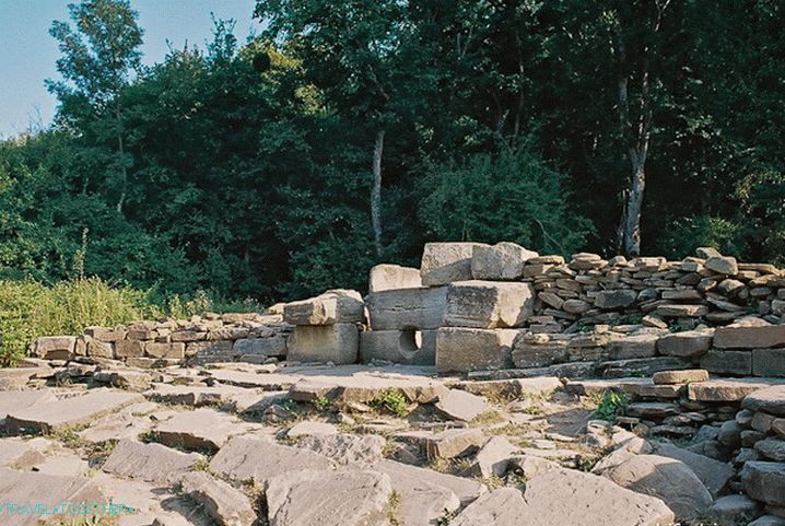 Obnova vesnice. Skryté rysy Dolmen.