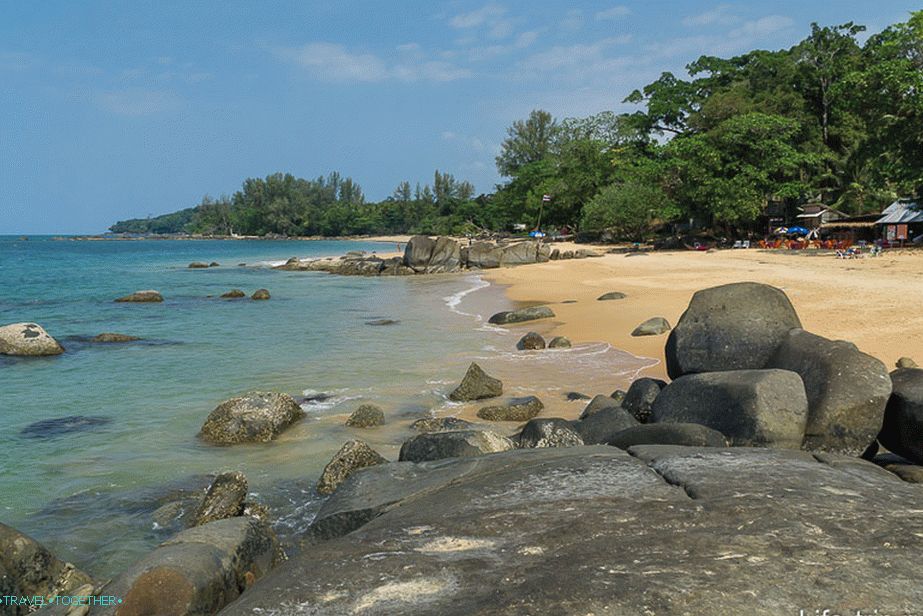 Jedna z nádherných pláží v Khao Lak