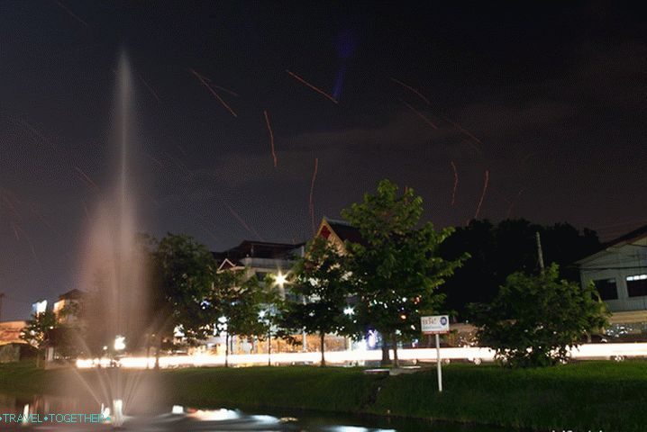 Celý Chiang Mai je ve světlech Celý Chiang Mai je ve světlech