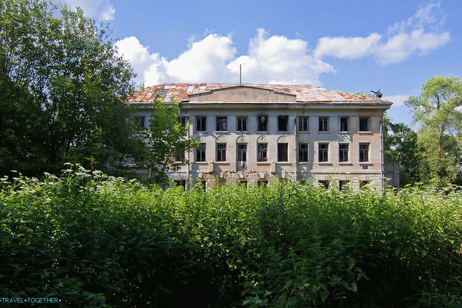 Manor Pushchino na Oka kopřivy