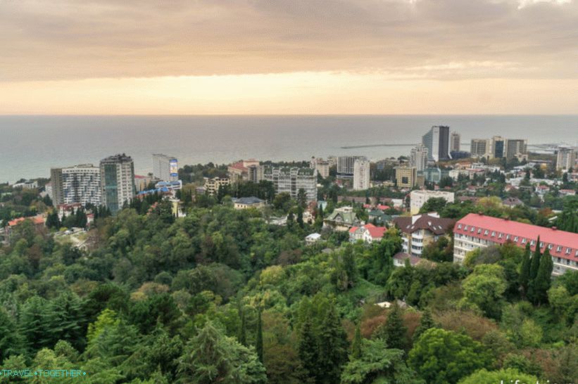 Město Soči z vyhlídkového dendroparku