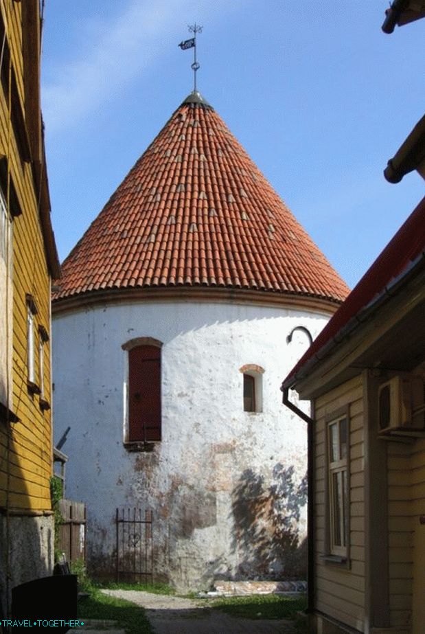 Červená věž v Pärnu