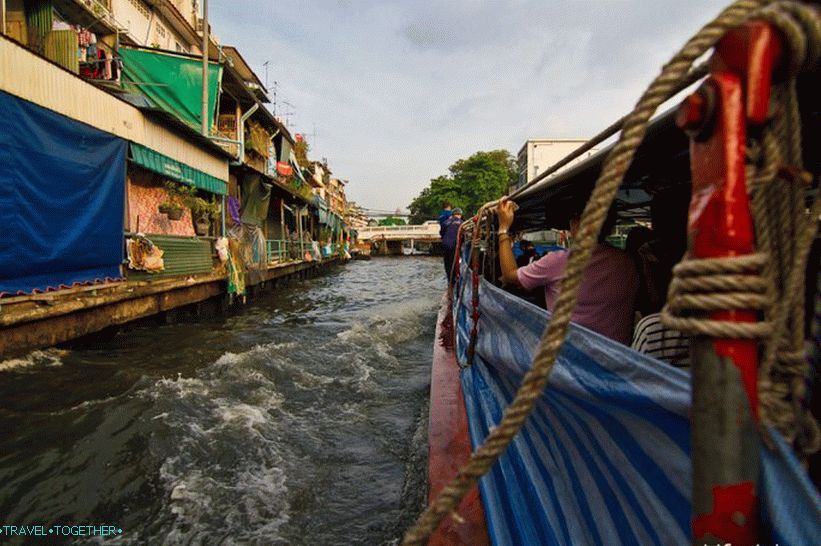 Plachtění podél říčních kanálů v Bangkoku