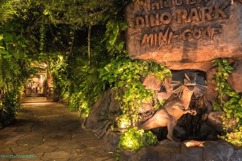 Dino Park Mini Park v Phuketu