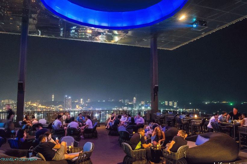 Horizon Bar and Restaurant na střeše hotelu Hilton Pattaya