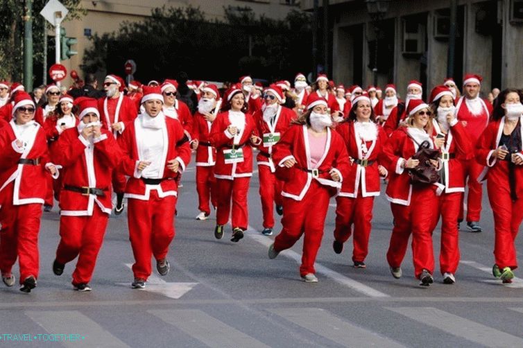 Vánoční běh Santa Claus v Aténách (foto)