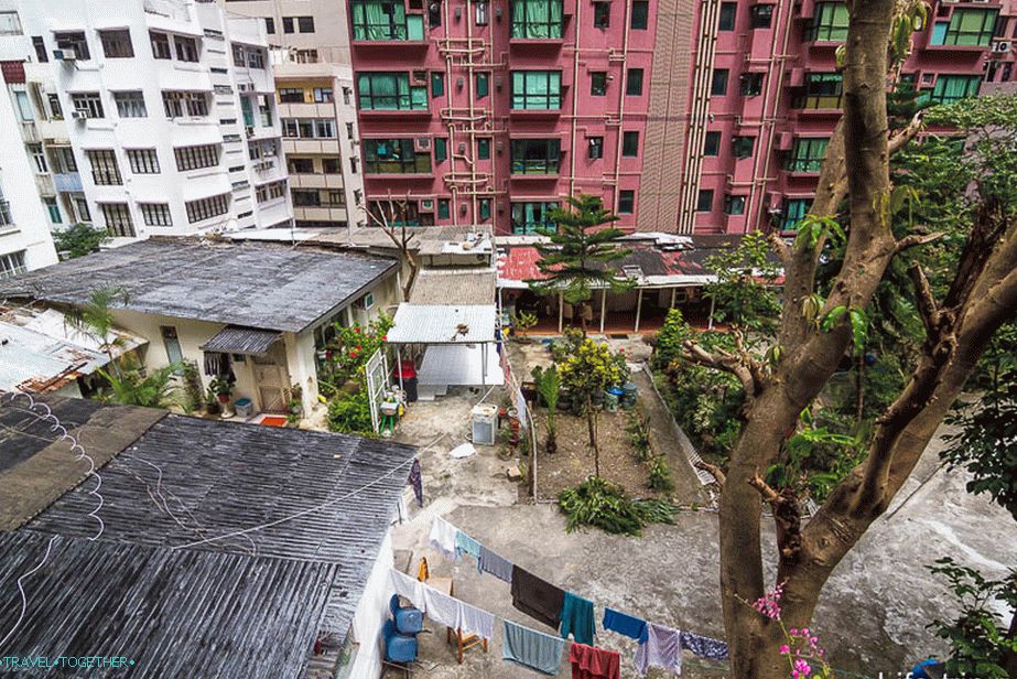 Nádvoří, jako v každé vesnici