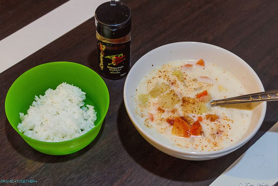 Polévka Tom Kha + rýže + pepř podle chuti