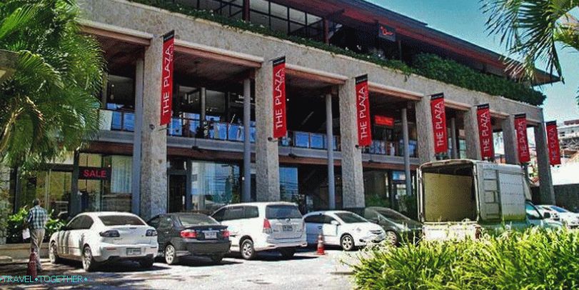 Nakupování v nákupním centru The Plaza Surin Phuket