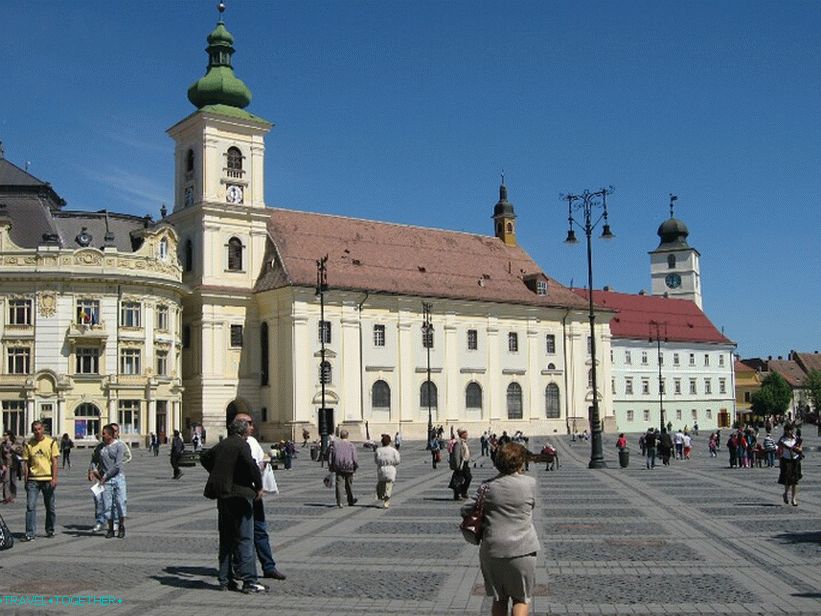 Velké náměstí a římskokatolický kostel
