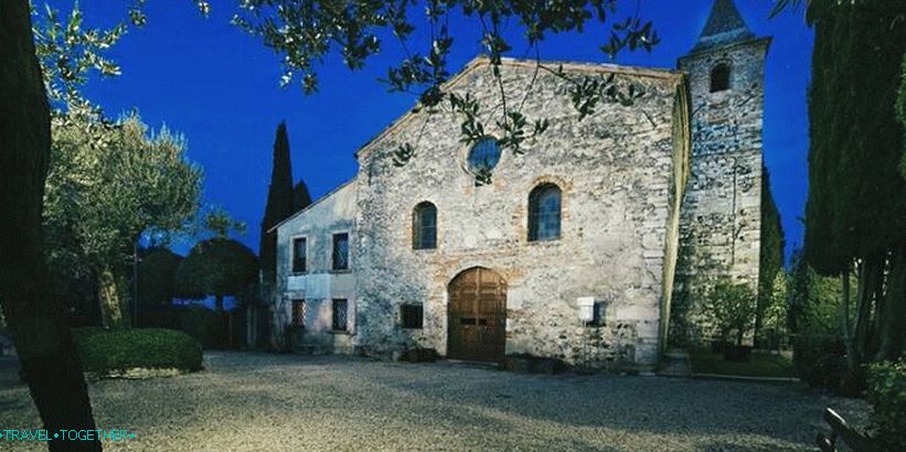 Kostel San Pietro v Mavino
