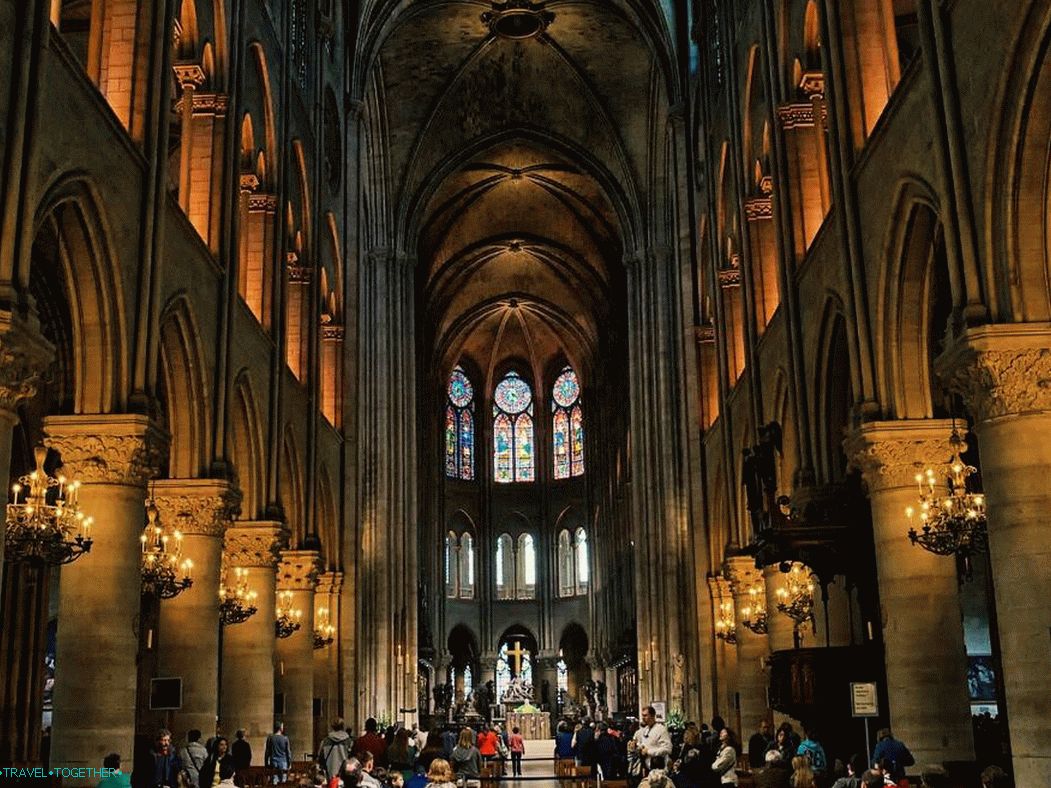 Notre Dame uvnitř