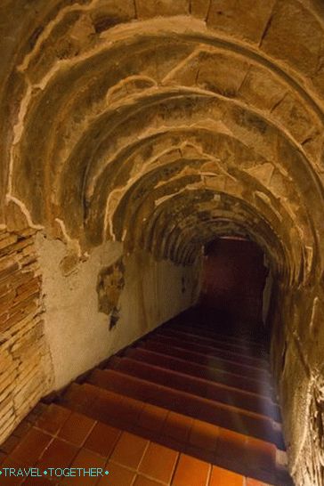 Chrám Wat Umong Tunnel (23)