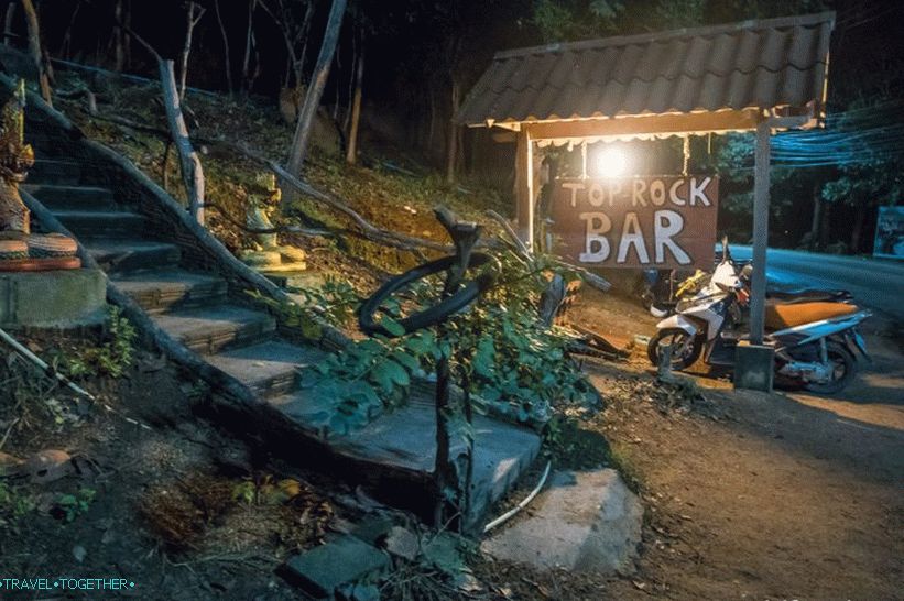 Schody na vrchol Rock Bar na Phanganu