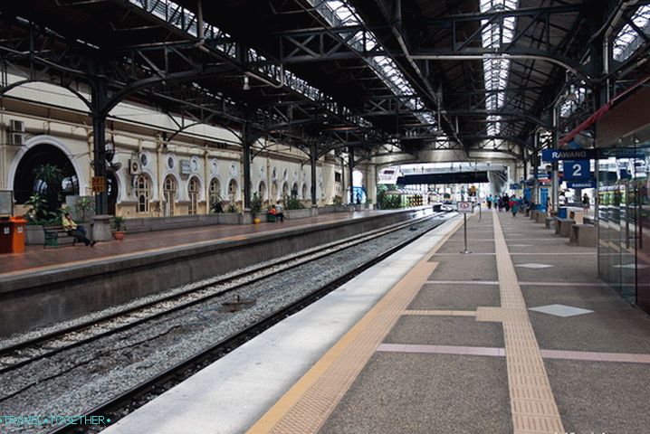 Platforma na stanici KTM Komuter Platforma na stanici KTM Komuter
