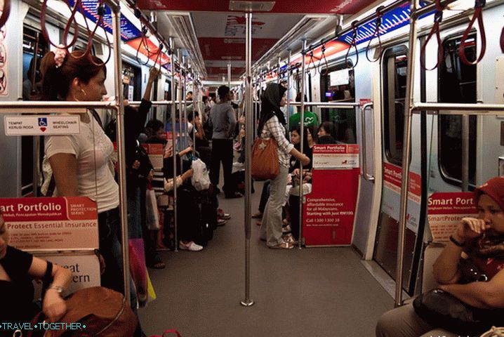 Ve voze LRT, lehké metro v Kuala Lumpur Ve voze LRT, lehké metro v Kuala Lumpur
