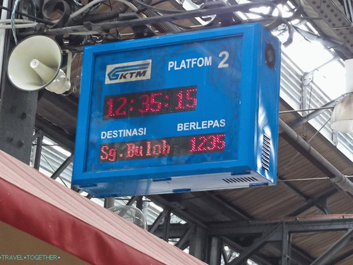 Scoreboard s časem příjezdu nejbližšího vlaku do stanice KTM Komuter Scoreboard s časem příjezdu nejbližšího vlaku do stanice KTM Komuter