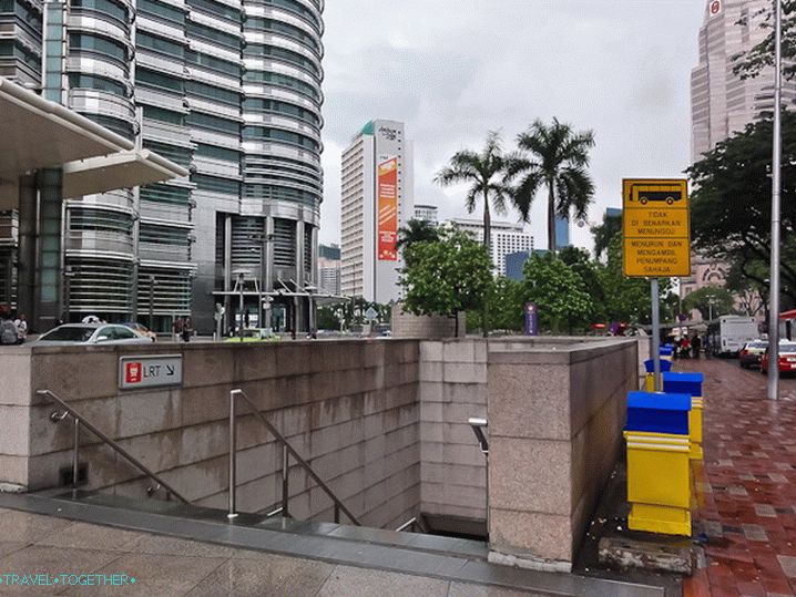 Vchod do metra LRT Kuala Lumpur Vchod do metra LRT Kuala Lumpur